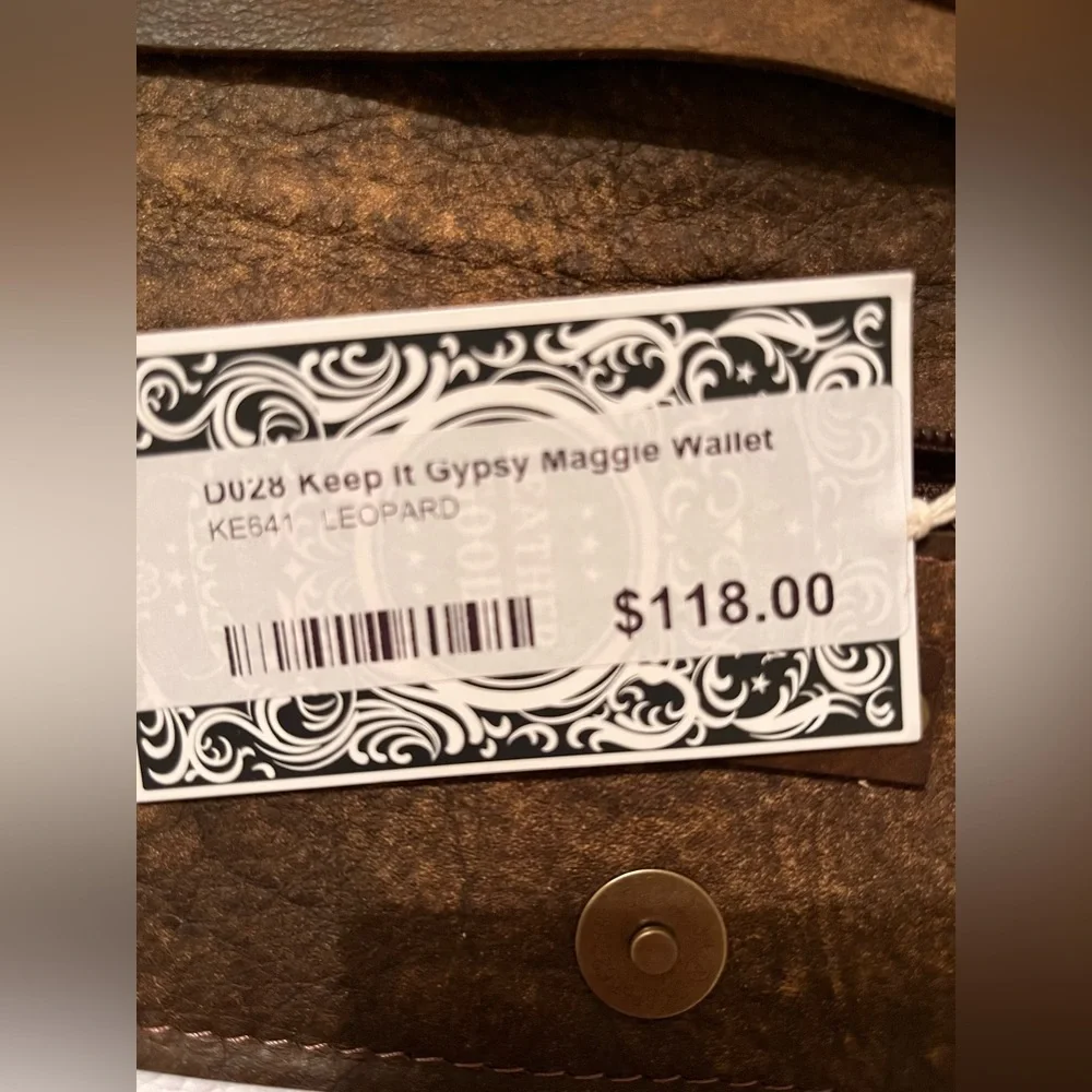 Chic Leopard Print Wallet with Brown Details - Picture 3 of 7